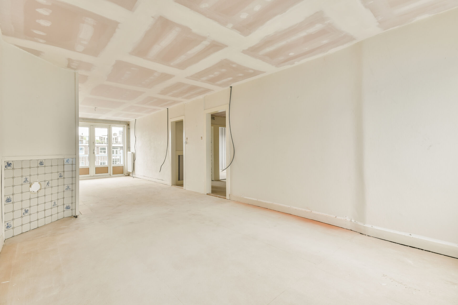 Plastering done in empty room, new build construction